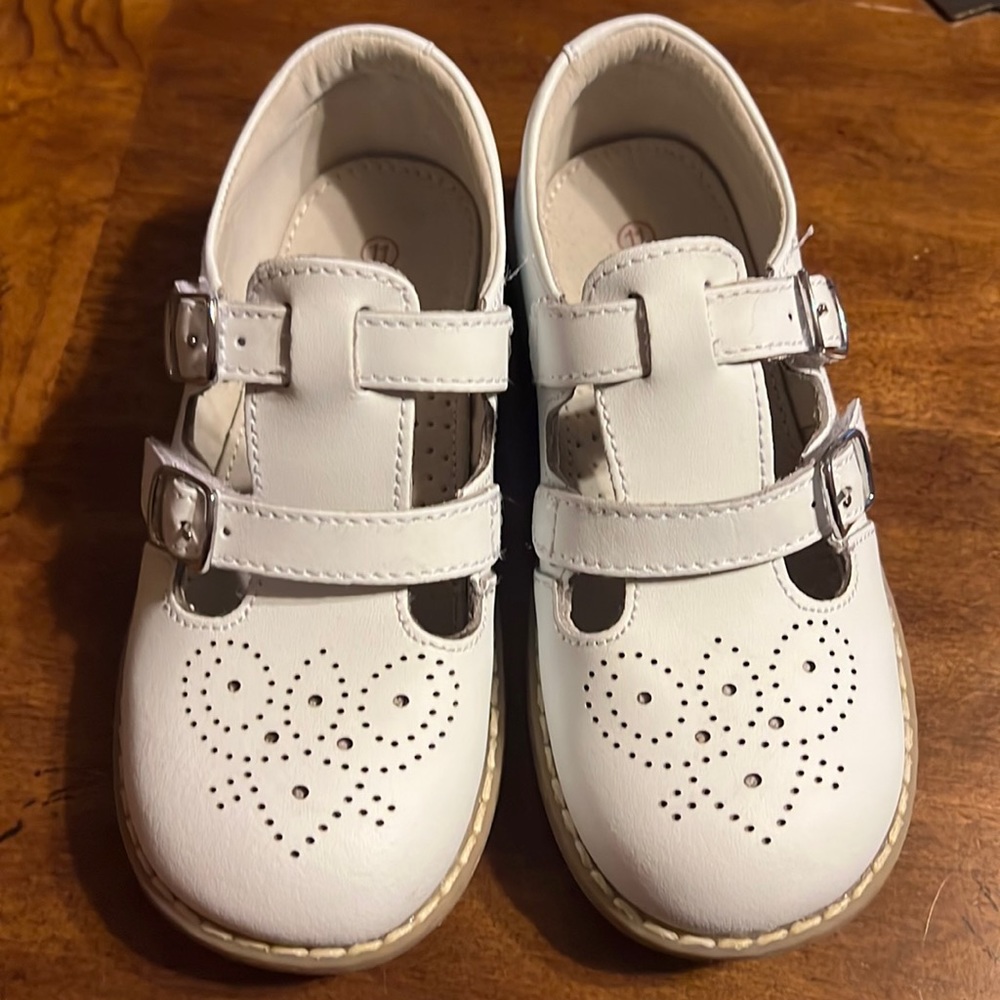 L’AMOUR white shoes